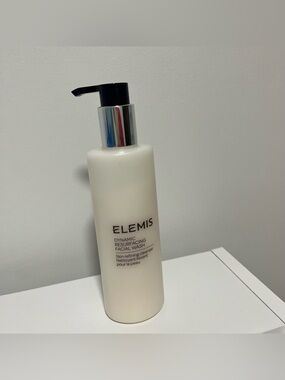 Elemis Dynamic Resurfacing Facial Wash